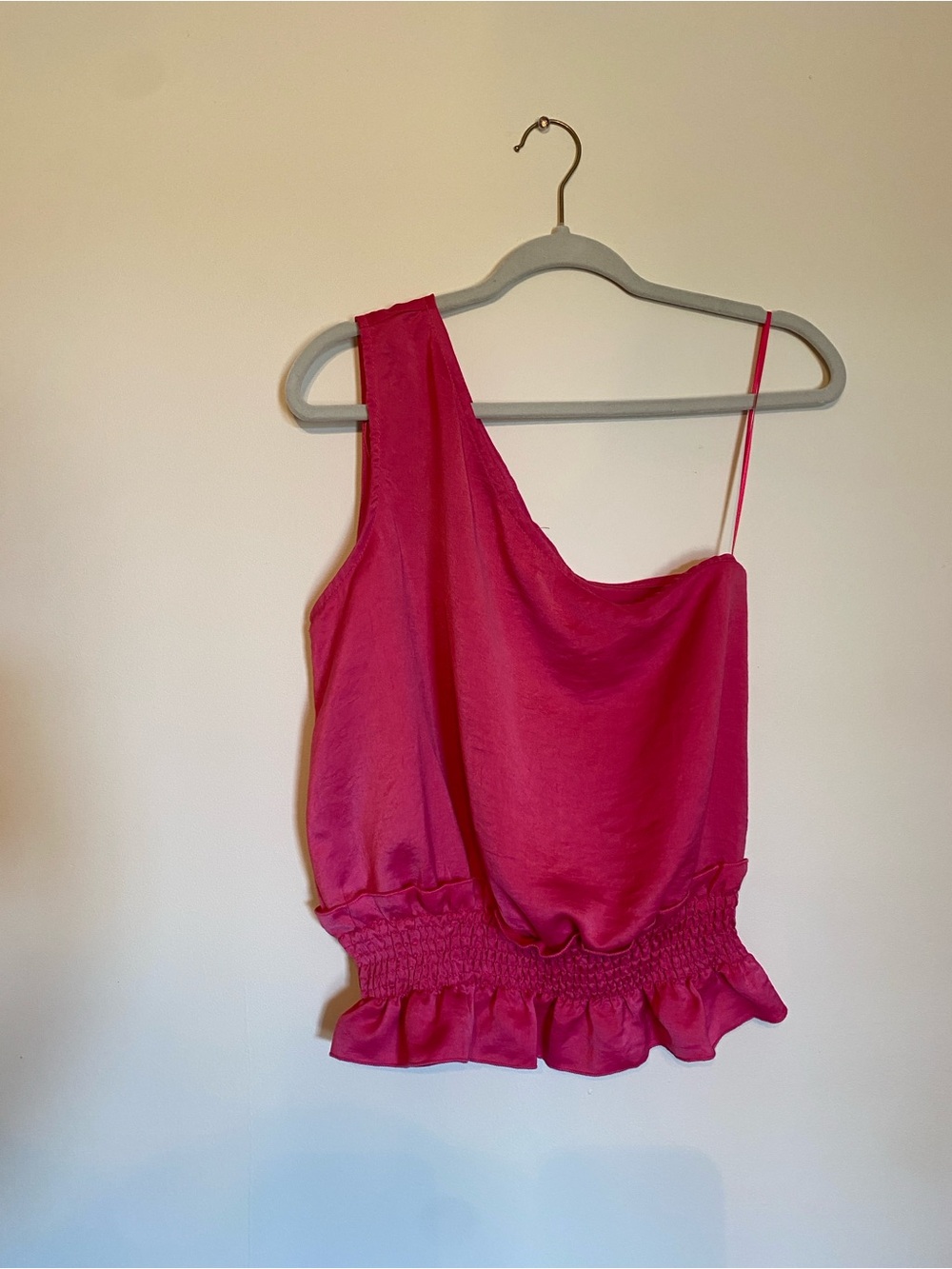 Women's One-Shoulder Fuchsia Ruffle Hem Top